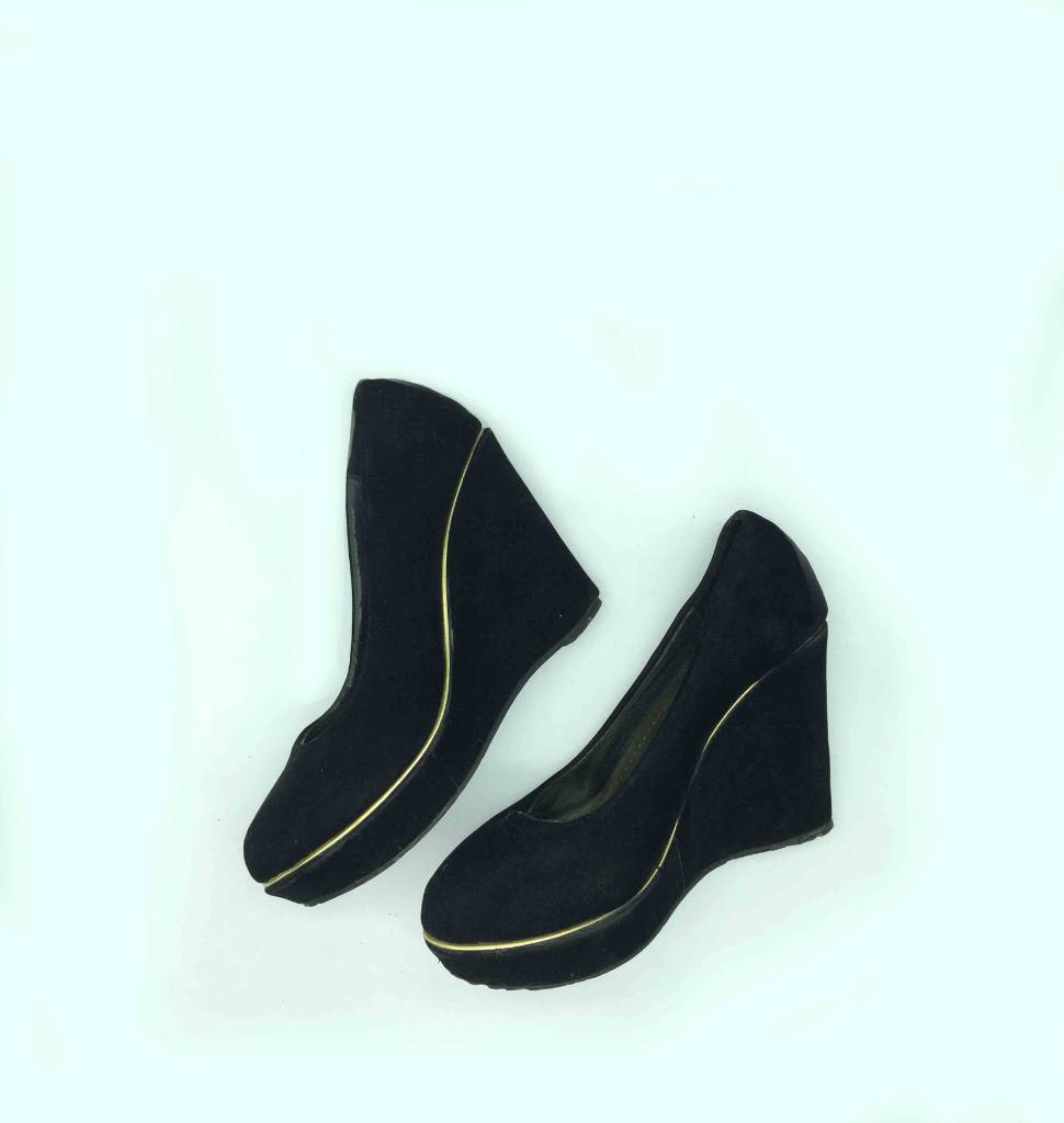 Black close shoe with block heel for women