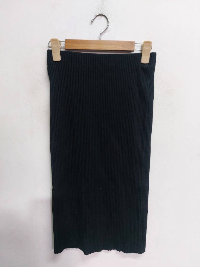 Black Pleated Long Skirt for Women.